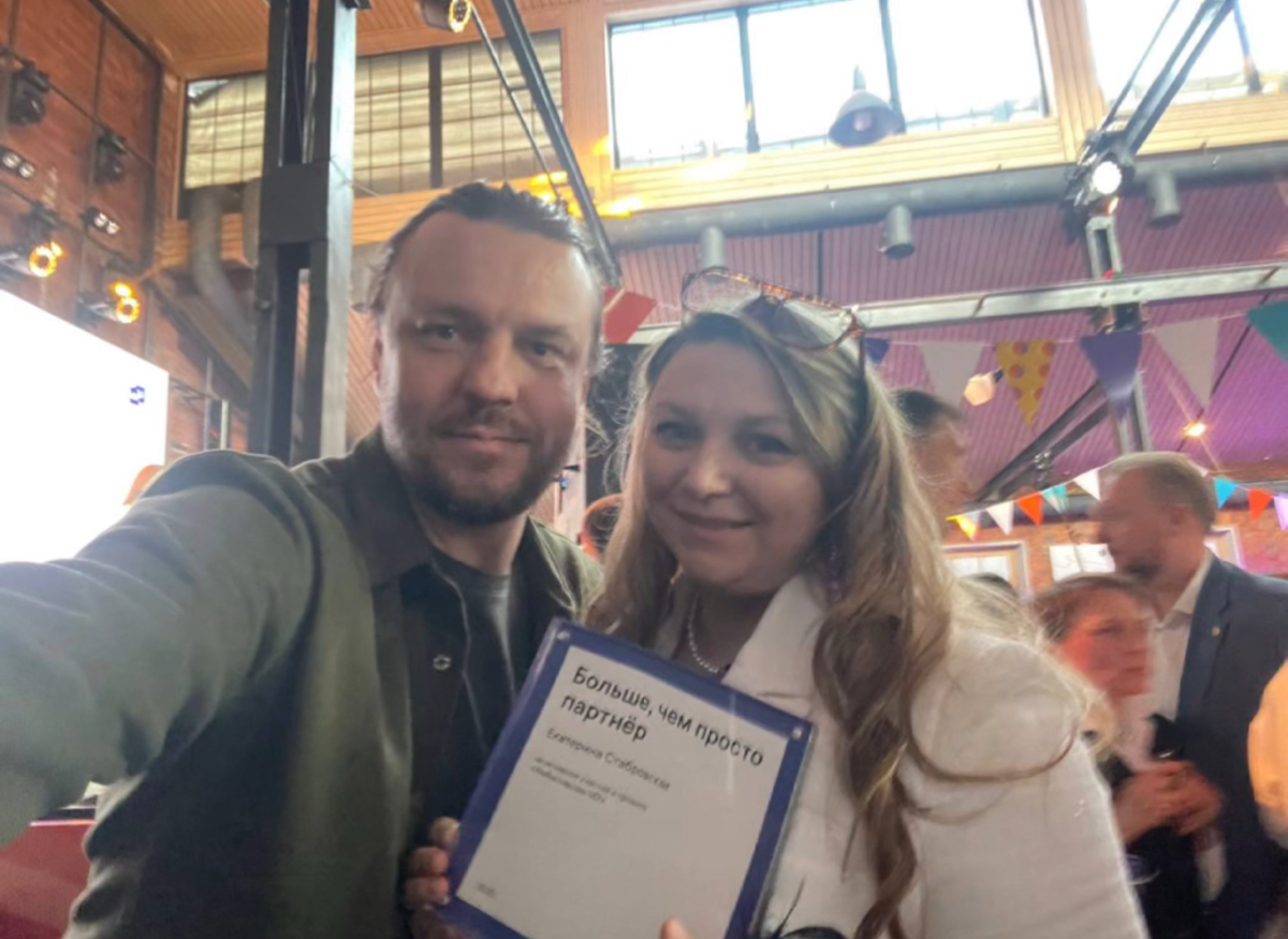 Сегодня я была на празднике дня рождения М2 — нам исполнилось 6 лет!
И это был действительно потрясающий праздник: столько родных лиц, тепла, музыки, невероятной атмосферы и искренних эмоций | Сетка — социальная сеть от hh.ru