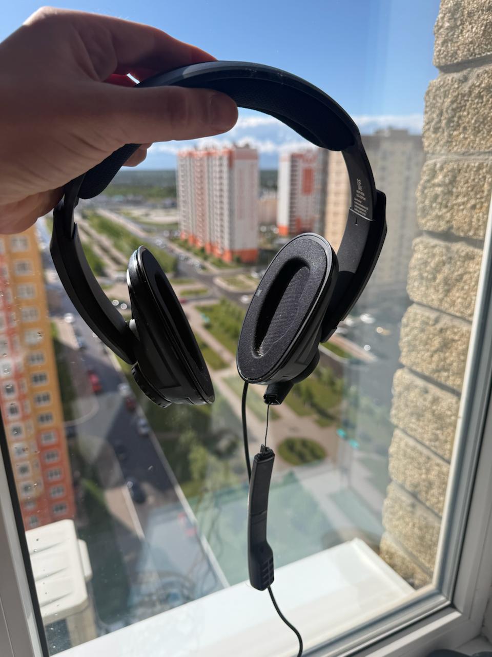 🎧 Потеря потерь ...
Моим наушникам Sennheiser стало совсем плохо. Пару лет назад я перевернулся на электросамокате — сам отделался лёгким испугом, а вот наушники получили множество трещин и переломов | Сетка — социальная сеть от hh.ru