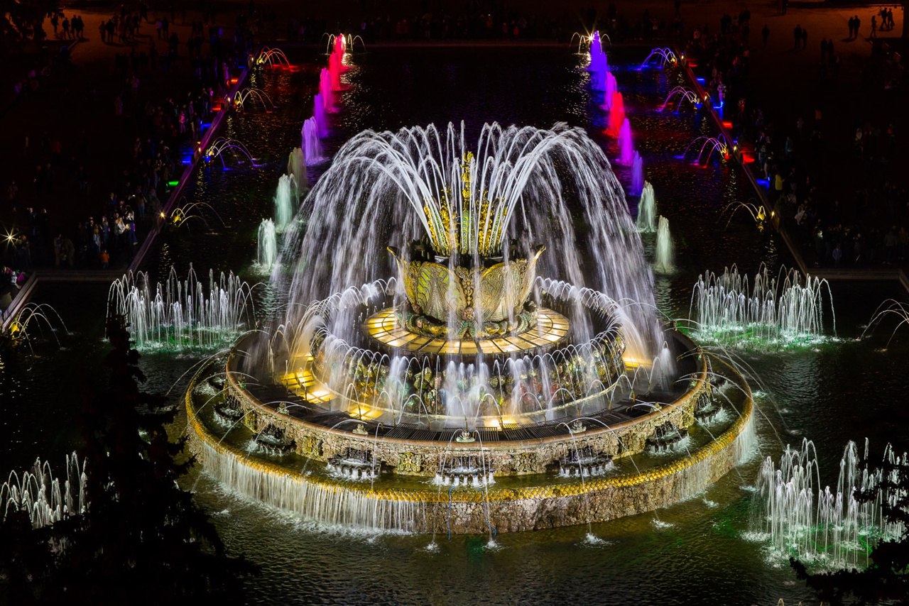 💦Вода московских фонтанов
⛲️ Московские фонтаны: от величественных каскадов до утонченных струй воды
Каждый фонтан Москвы имеет свою неповторимую историю | Сетка — социальная сеть от hh.ru