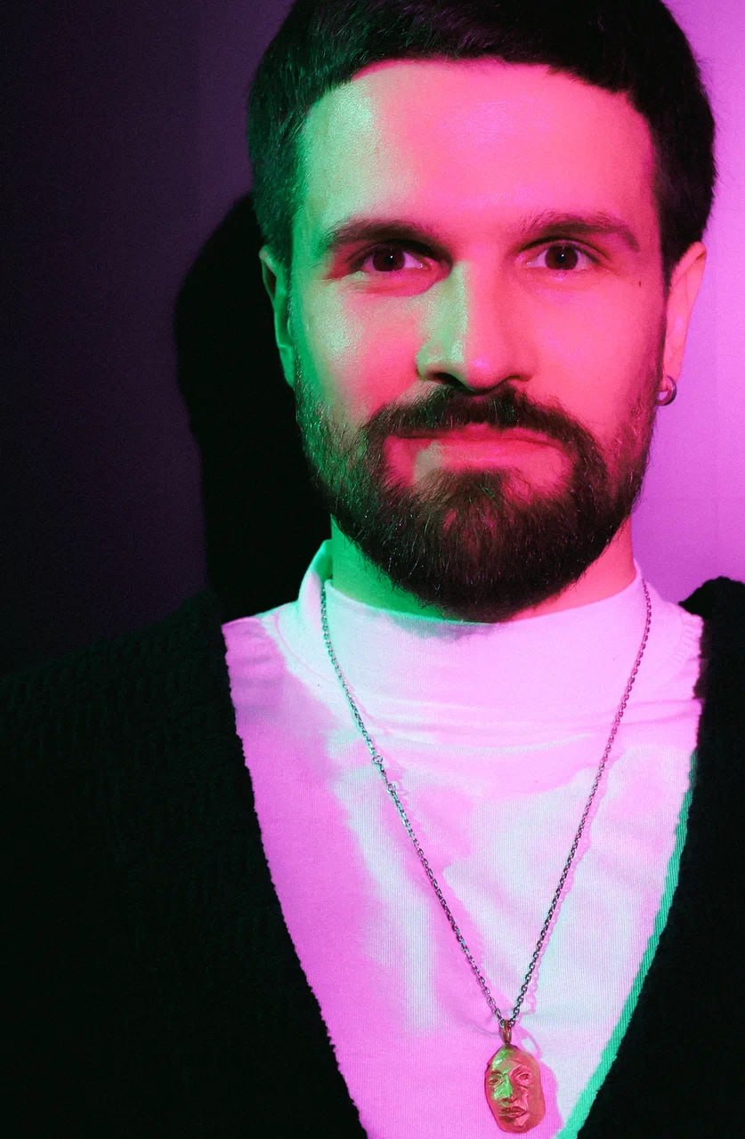 Фронтенд в эпоху ИИ: как технологии меняют разработку, управление и пользовательский опыт
RUTUBE совместно с журналом Компьютерра запустил спецпроект, посвященный технологическим трендам в ближайшие 5... | Сетка — социальная сеть от hh.ru