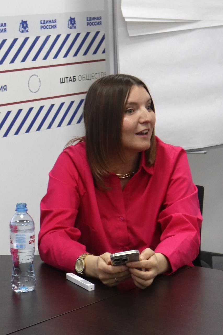 Когда ты знаешь, кто ты, тебе не нужно доказывать это.
Недавно я снова выступала публично.
После трёх месяцев тишины.
Февраль, март, апрель — я нигде не выступала.
Собирала себя | Сетка — социальная сеть от hh.ru