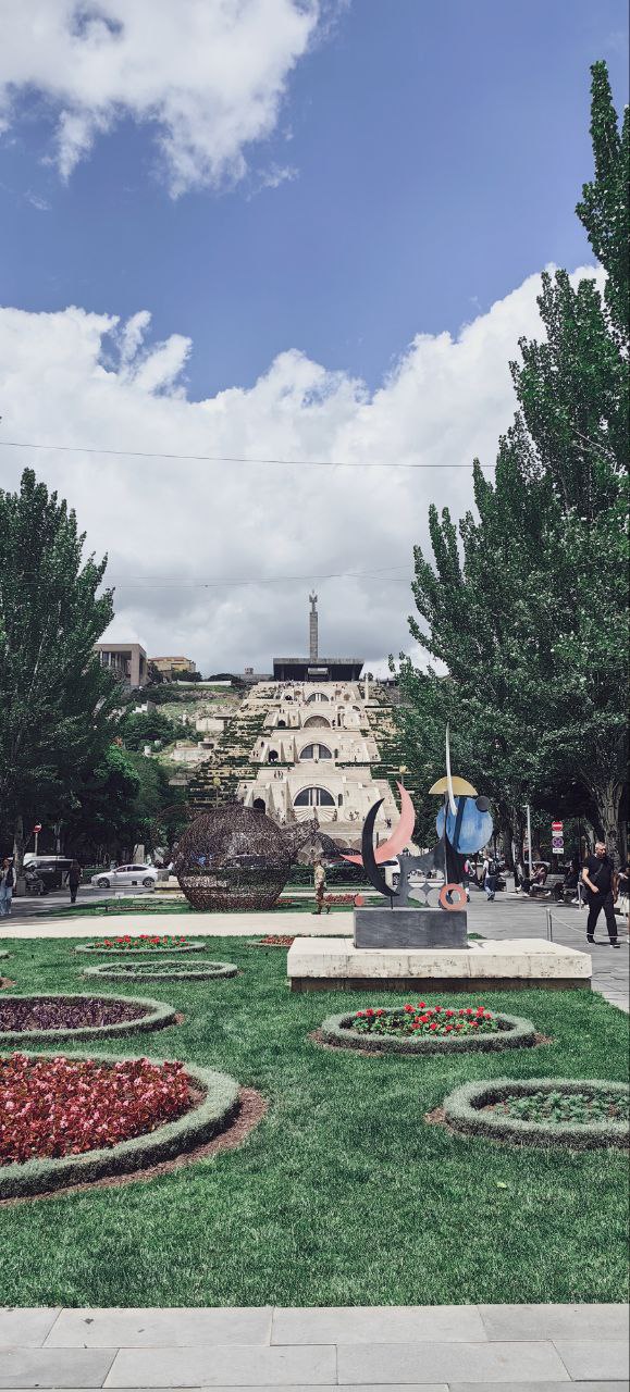 Небольшая заметка об Армении  🌍✈️ 🇦🇲
Оплата картой "Мир" не работает. Почему я повелась на этот "факт" из интернета до сих пор понять не могу. Спасибо, что с собой была иностранная карта | Сетка — социальная сеть от hh.ru