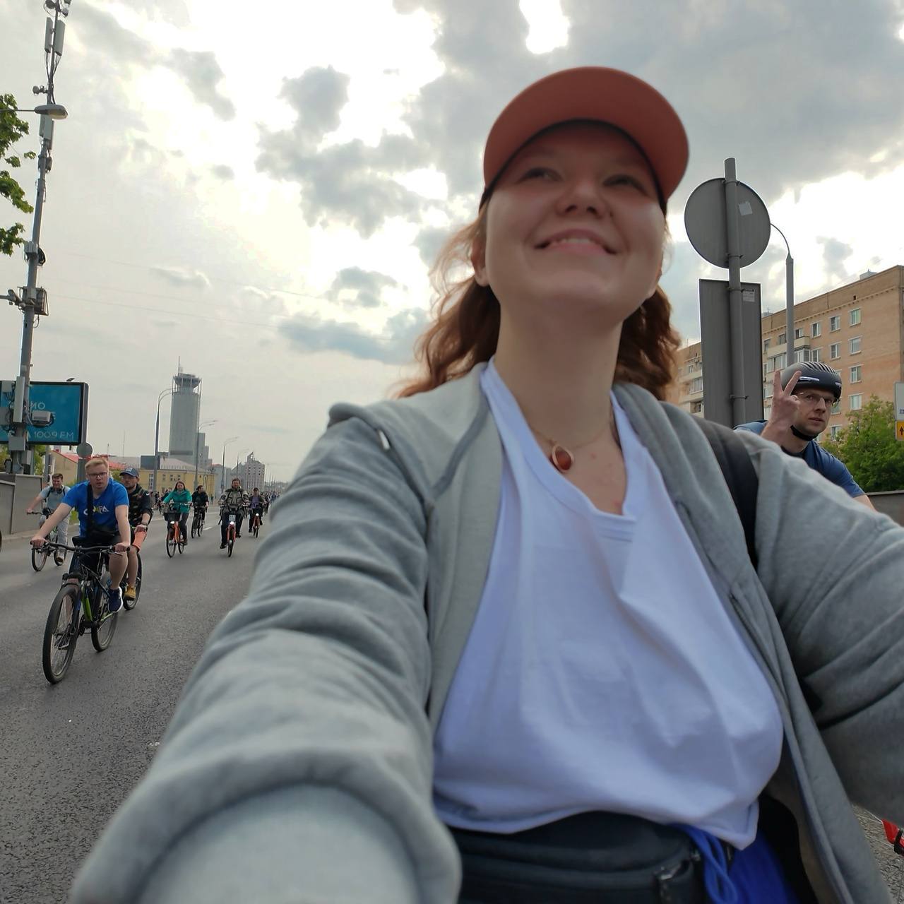 Мой первый велофестиваль ♥️
Два кружочка по Садовому с тысячами велосипедистов. Давайте такое каждый месяц устраивать | Сетка — социальная сеть от hh.ru
