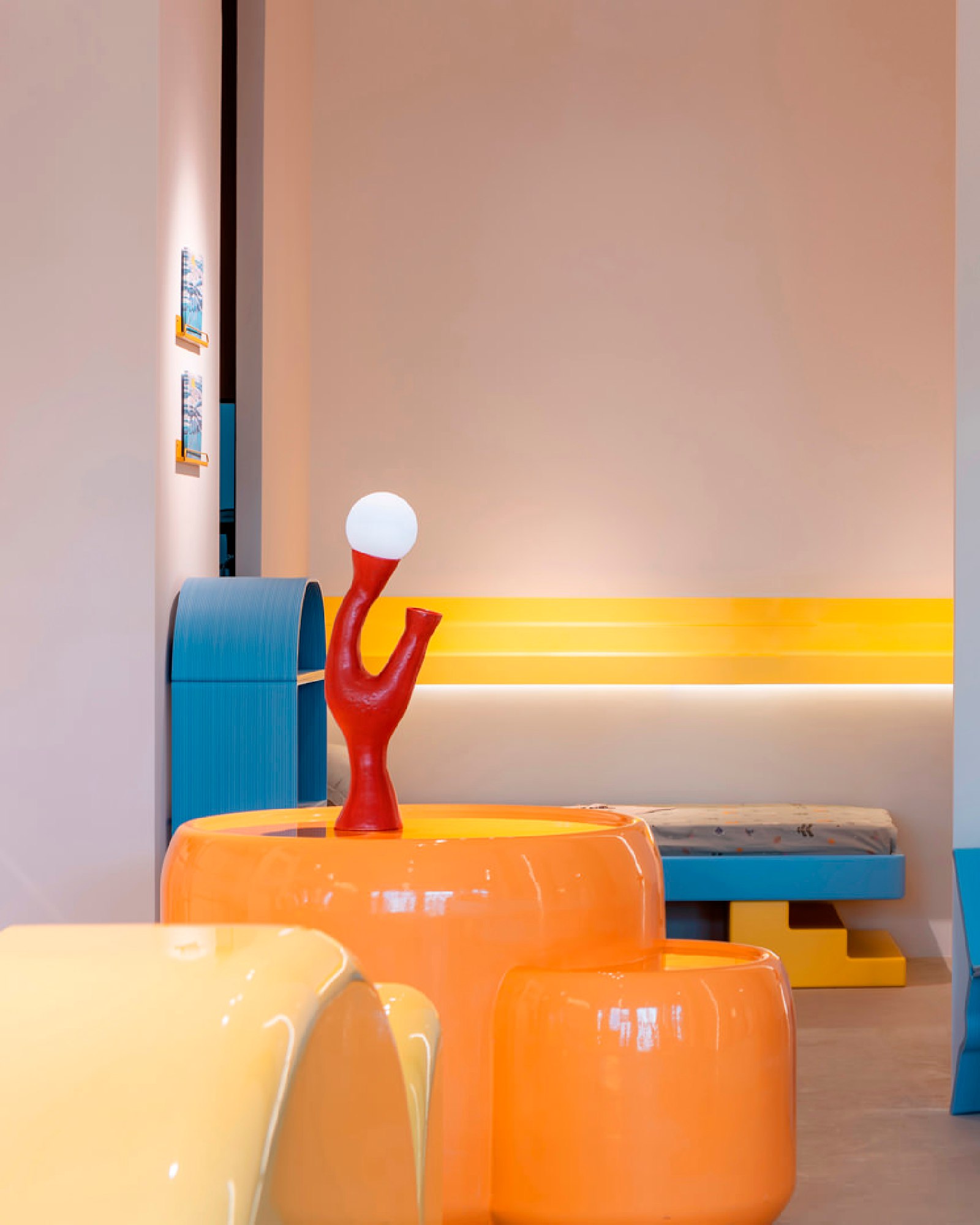 Каждый в детстве хоть раз да мечтал поймать сказочную Золотую Рыбку, а вот у маленьких тюменцев есть своя, причем яркая и огромная, и продают в ней детскую одежду | Сетка — социальная сеть от hh.ru