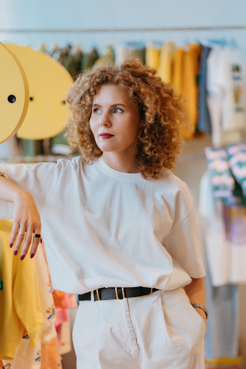 Каждый в детстве хоть раз да мечтал поймать сказочную Золотую Рыбку, а вот у маленьких тюменцев есть своя, причем яркая и огромная, и продают в ней детскую одежду | Сетка — социальная сеть от hh.ru