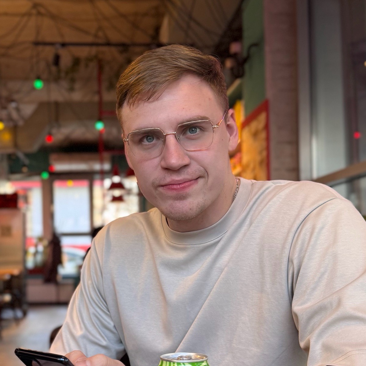Павел Артамонов