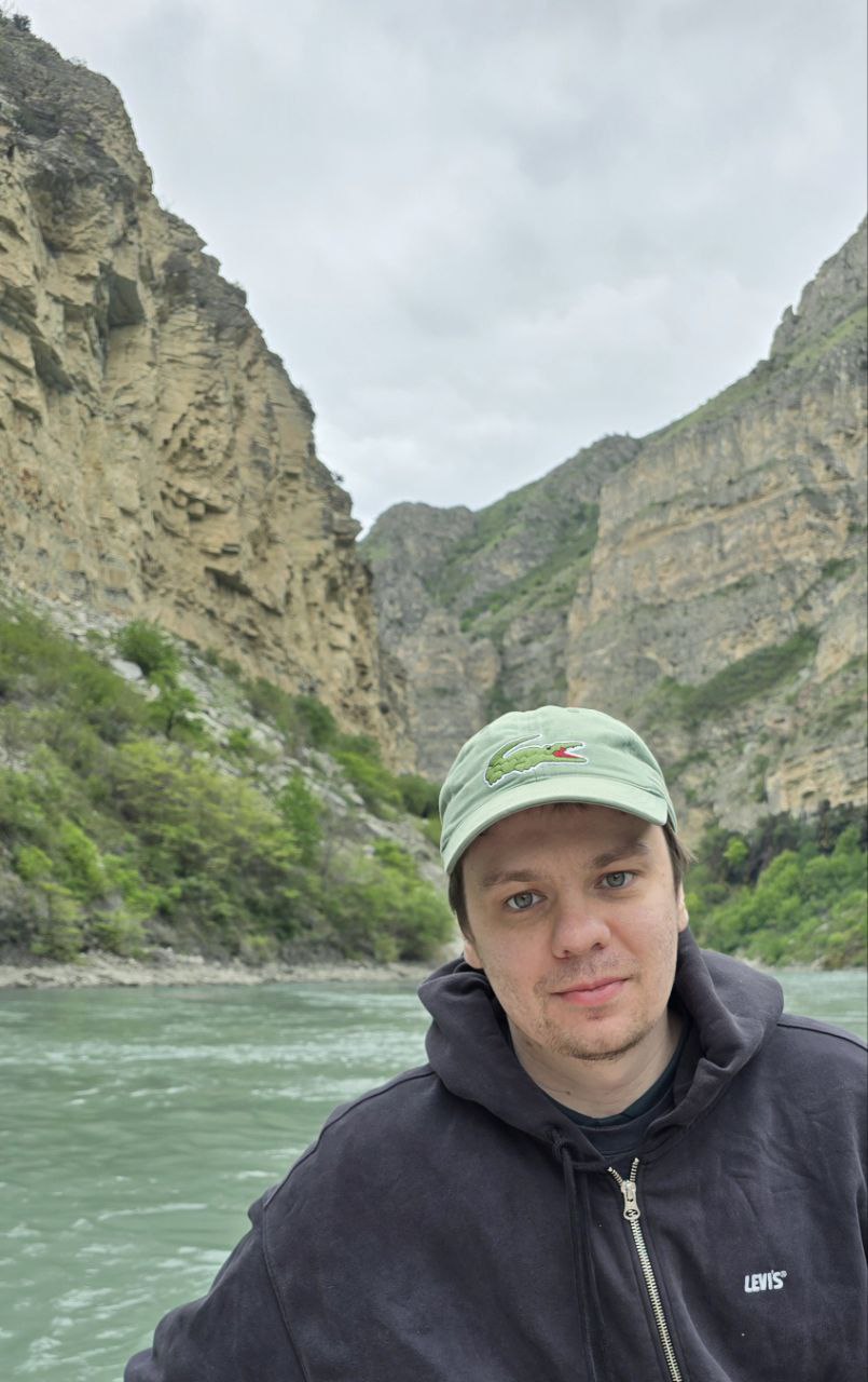 Эмо в Дагестане
Я решил проебать некоторые города в туре, в которых уже был или они были просто унылые типа Ставрополя, чтобы подольше потусить в более интересном Дагестане | Сетка — социальная сеть от hh.ru