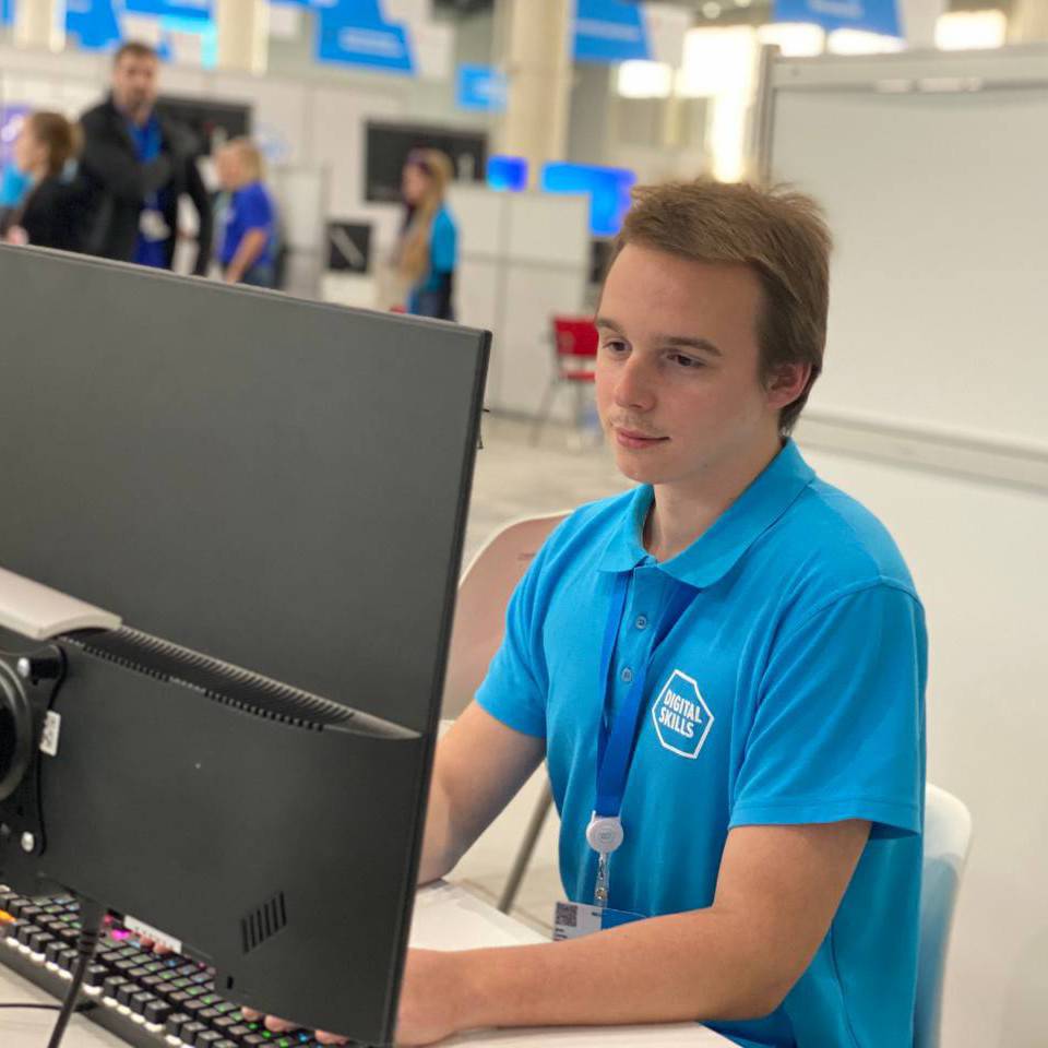 Денис Снигирь