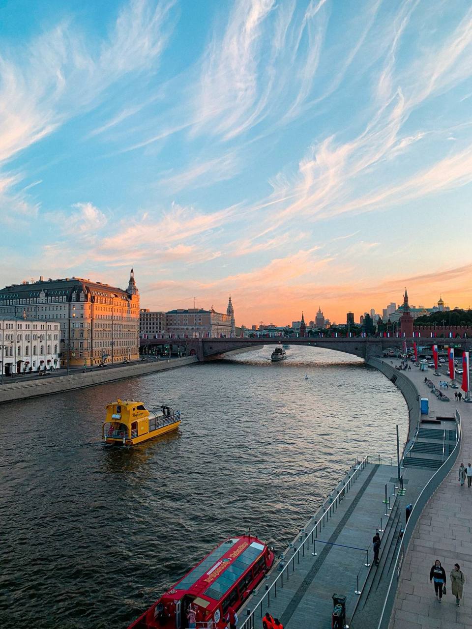 ☀️ Летняя погода до +26°C вернется в Москву уже в пятницу
Возвращение к климатической норме ожидается с четверга, а к пятнице температура достигнет июньских значений.
📲Подпишитесь на Вдвижении | Сетка — социальная сеть от hh.ru