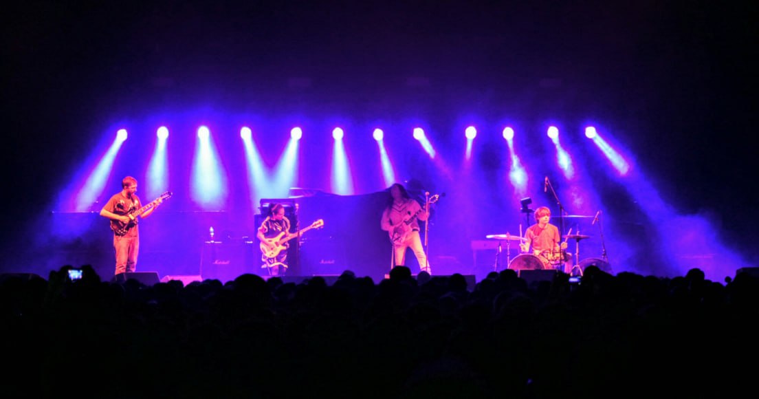 🎸 Я просто хотел на концерт, а оказался на военной базе в Германии
Да, друзья, это очередная #трешистория
Несколько лет назад мы с друзьями собрались на концерт Red Hot Chili Peppers во Франкфурте | Сетка — социальная сеть от hh.ru