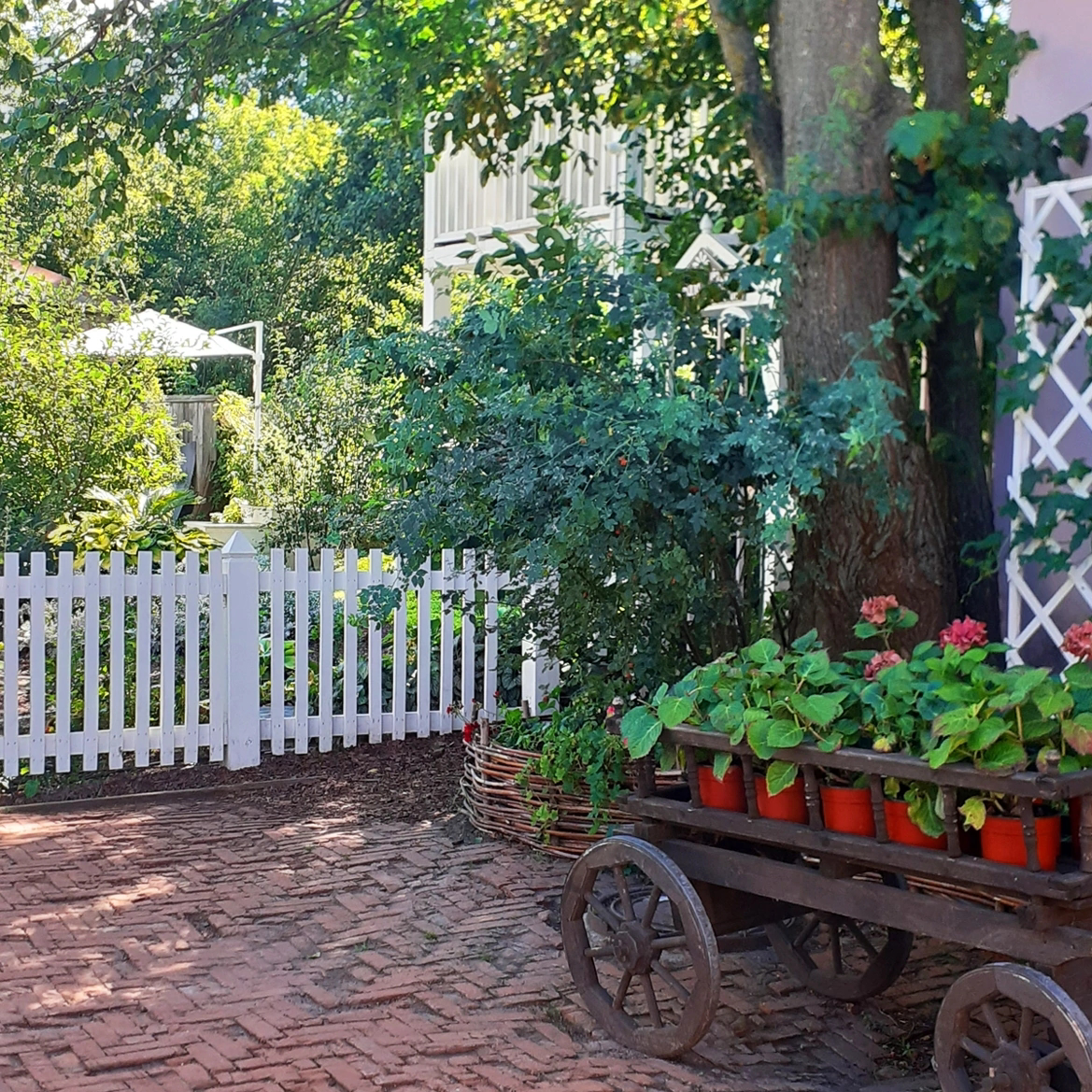 Русский сад. Принт для ткани, вдохновлённый садами Коломны | Сетка — социальная сеть от hh.ru