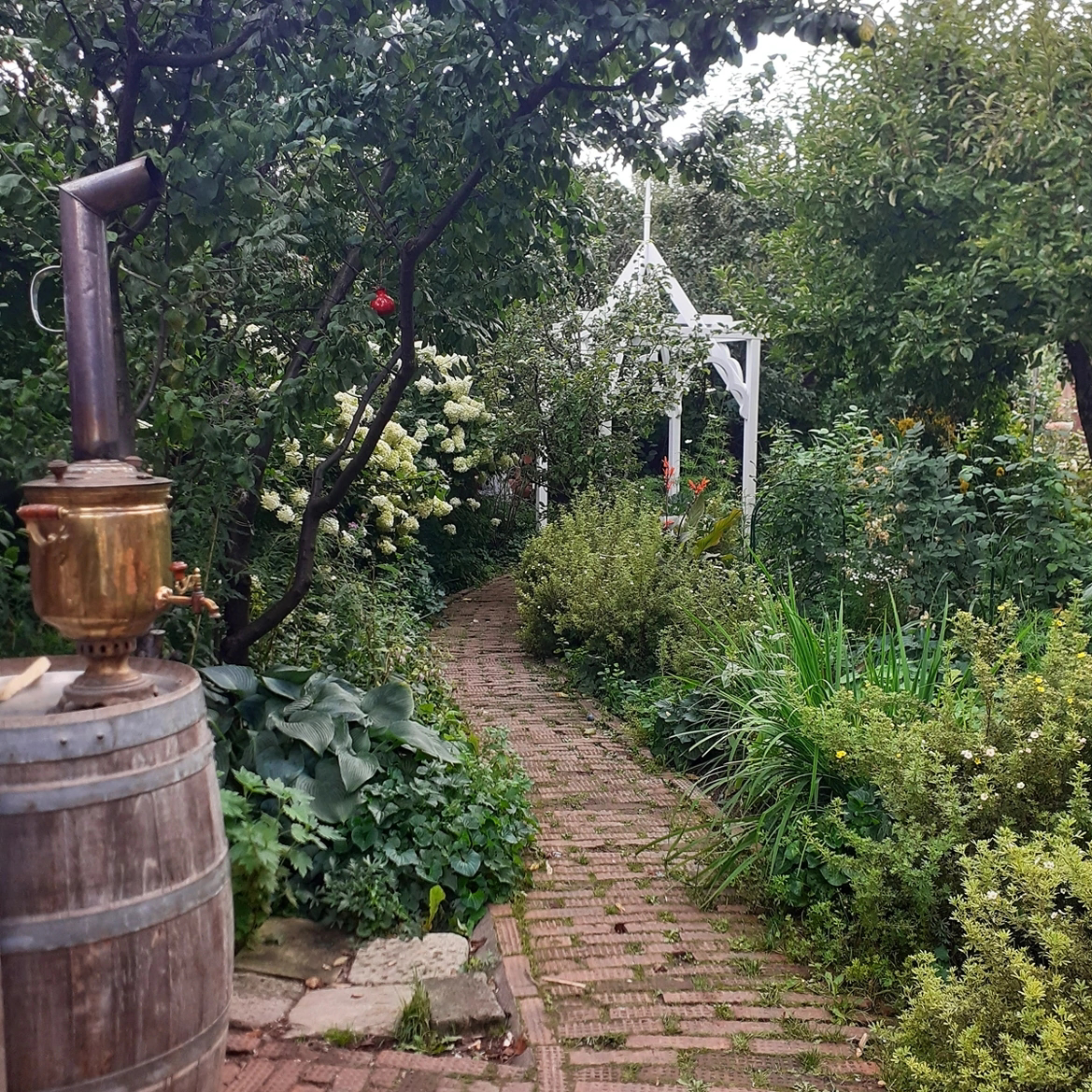 Русский сад. Принт для ткани, вдохновлённый садами Коломны | Сетка — социальная сеть от hh.ru