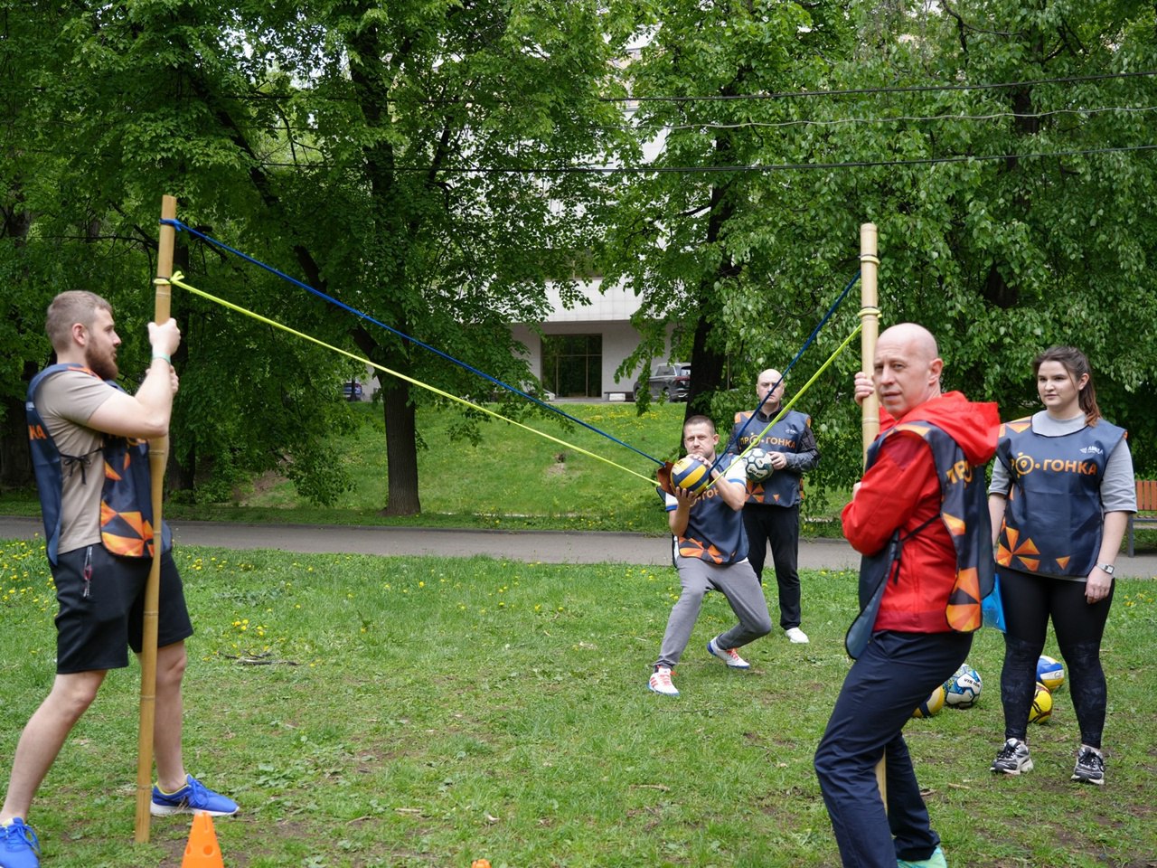 🏃‍♂🏃‍♀В минувшие выходные в Таганском парке состоялась захватывающая командная полоса препятствий "ПРОгонка" | Сетка — социальная сеть от hh.ru