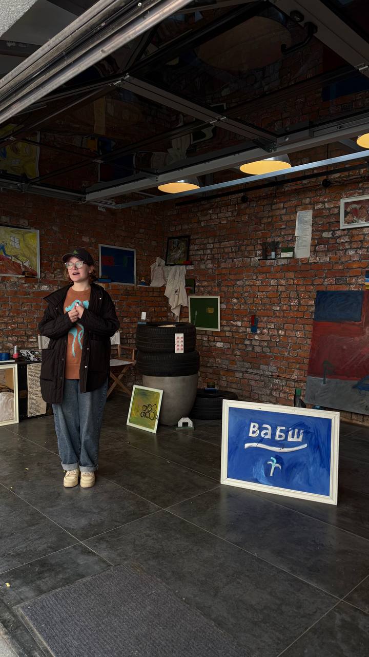 Выставка «Вабш» в гараже🖼
Пт-вс 19:00-22:00
Сейчас проходит выставка «Вабш» Самуила Маршака: в ней живопись превращается в текст, а текст становится частью живописного поля | Сетка — социальная сеть от hh.ru