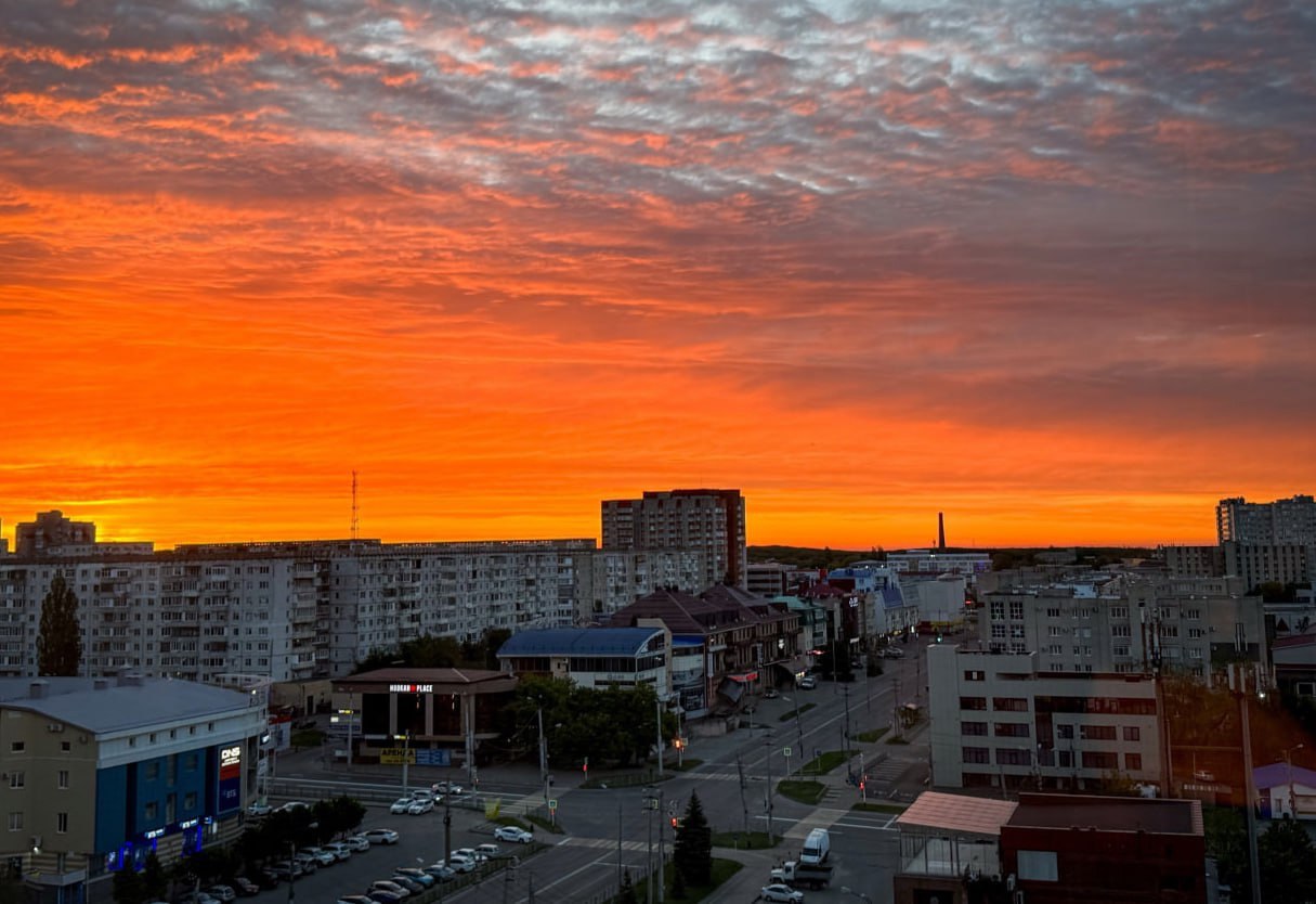 Яркое майское утро в Ставрополе (перекрёсток улиц 50 лет ВЛКСМ и 45-я Параллель)
📷 Лейла Свекольникова | Сетка — социальная сеть от hh.ru