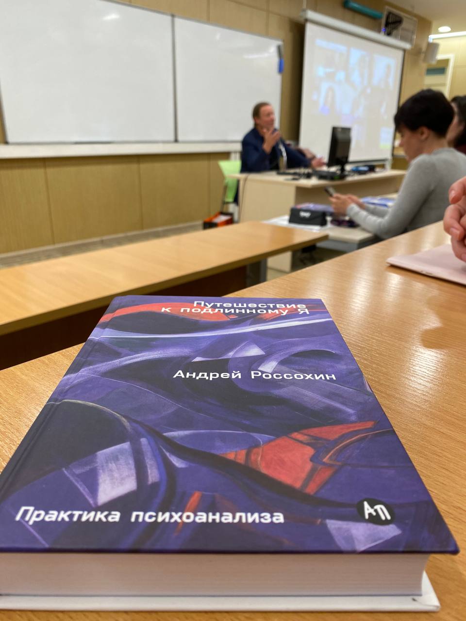 🖇️ Найти своих и успокоиться
Призвание – не только про конкретную деятельность, но и про людей, которые с этой деятельностью связаны | Сетка — социальная сеть от hh.ru