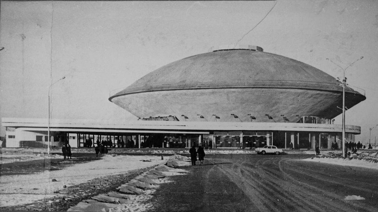 Яндекс 360 сделает красивейший аудиовизуальный арт на футуристичном цирке в Казани. Для этого бренд совместно с фестивалем НУР и центром Gorizont Films перерыли архивы за последние 60 лет | Сетка — социальная сеть от hh.ru