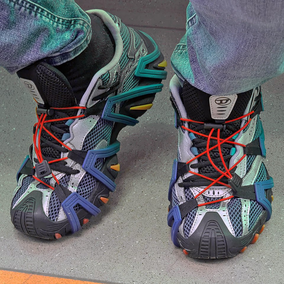 Весной 2023 года Diesel 🇮🇹выпустила модель, которая будто сошла с обложки футуристического комикса — S-Prototype Cr Lace X | Сетка — социальная сеть от hh.ru