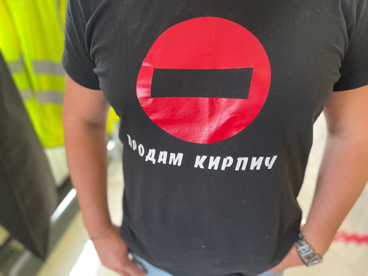 Немного креатива на футболках. Коллекционирую такие штуки! Надпись "Вечно теплый | Сетка — социальная сеть от hh.ru