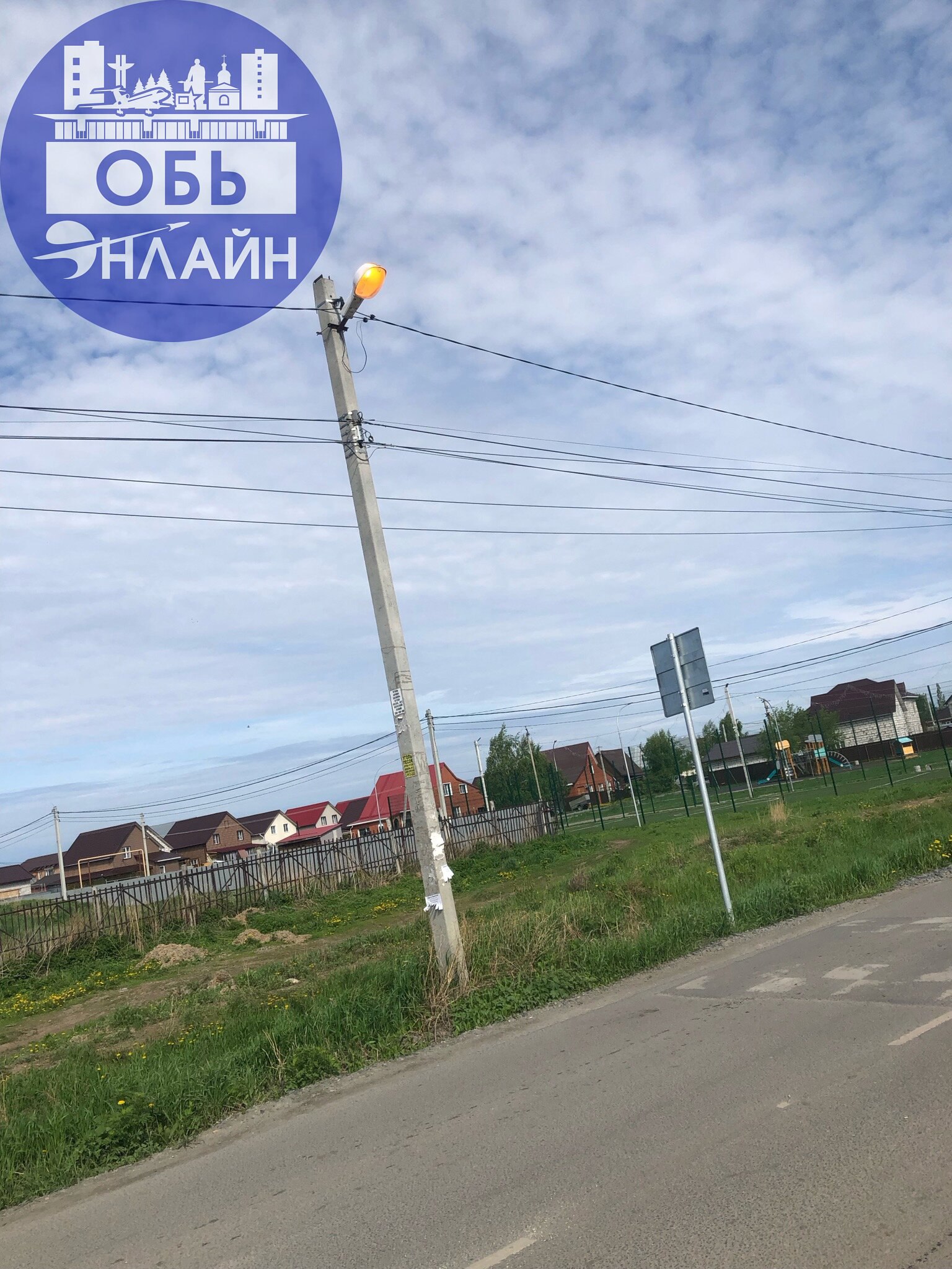 ↗ Теплые и солнечные дни нравятся не только людям, но и освещению вдоль дорог. Ведь приятнее работать в теплую погоду | Сетка — социальная сеть от hh.ru