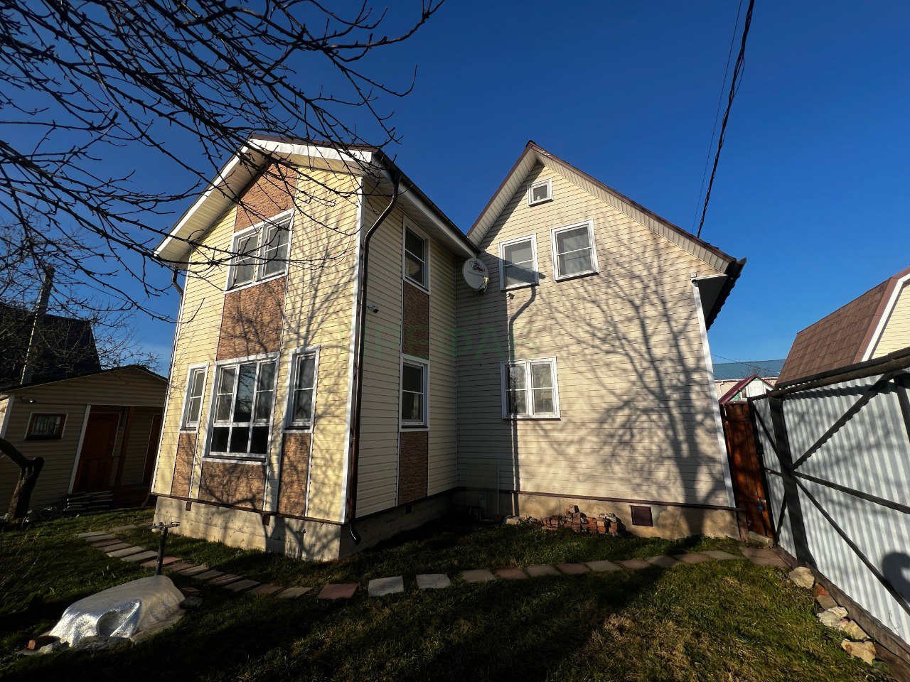 Здравствуйте, Друзья! 🤝 🌼 В преддверии дачного сезона: время обновлений! 
➡️С приближением лета многие домовладельцы и дачники сталкиваются с необходимостью улучшить и отремонтировать свои дома | Сетка — социальная сеть от hh.ru