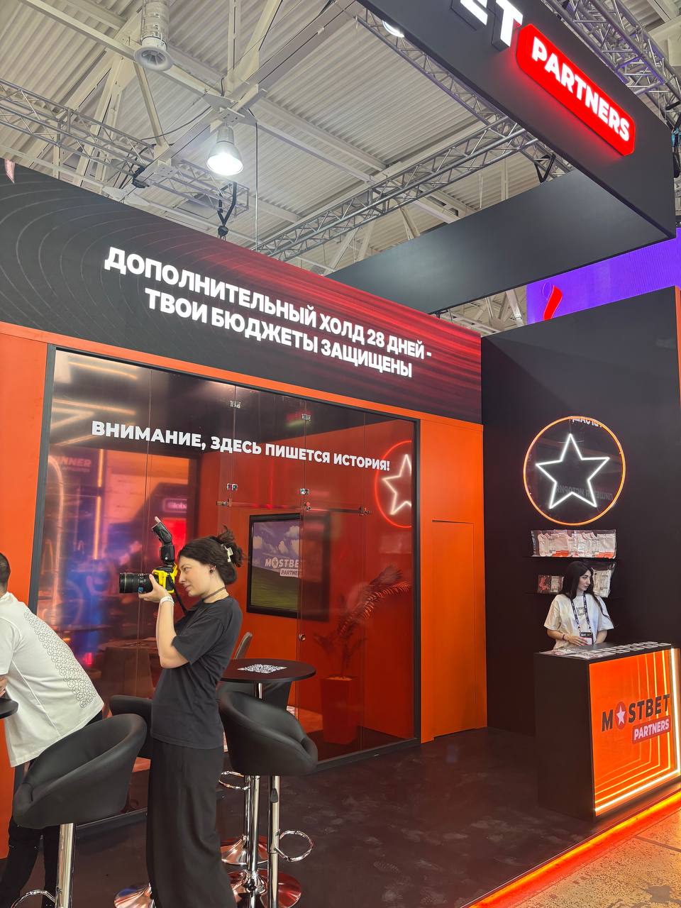 📸 Стенды МАС — борьба за внимание!
Подборка без БК РФ — о них отдельный пост | Сетка — социальная сеть от hh.ru