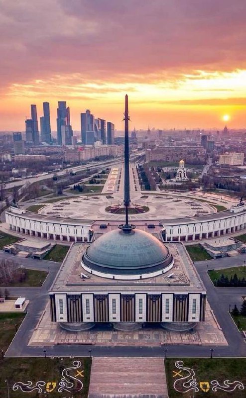 Выставка «Легенды советского кино» в музее Победы 🖼️
Вы увидите афиши и плакаты советских фильмов из собраний Госфильмофонда России, Государственного центрального музея кино и киностудии «Союзмультфил... | Сетка — социальная сеть от hh.ru