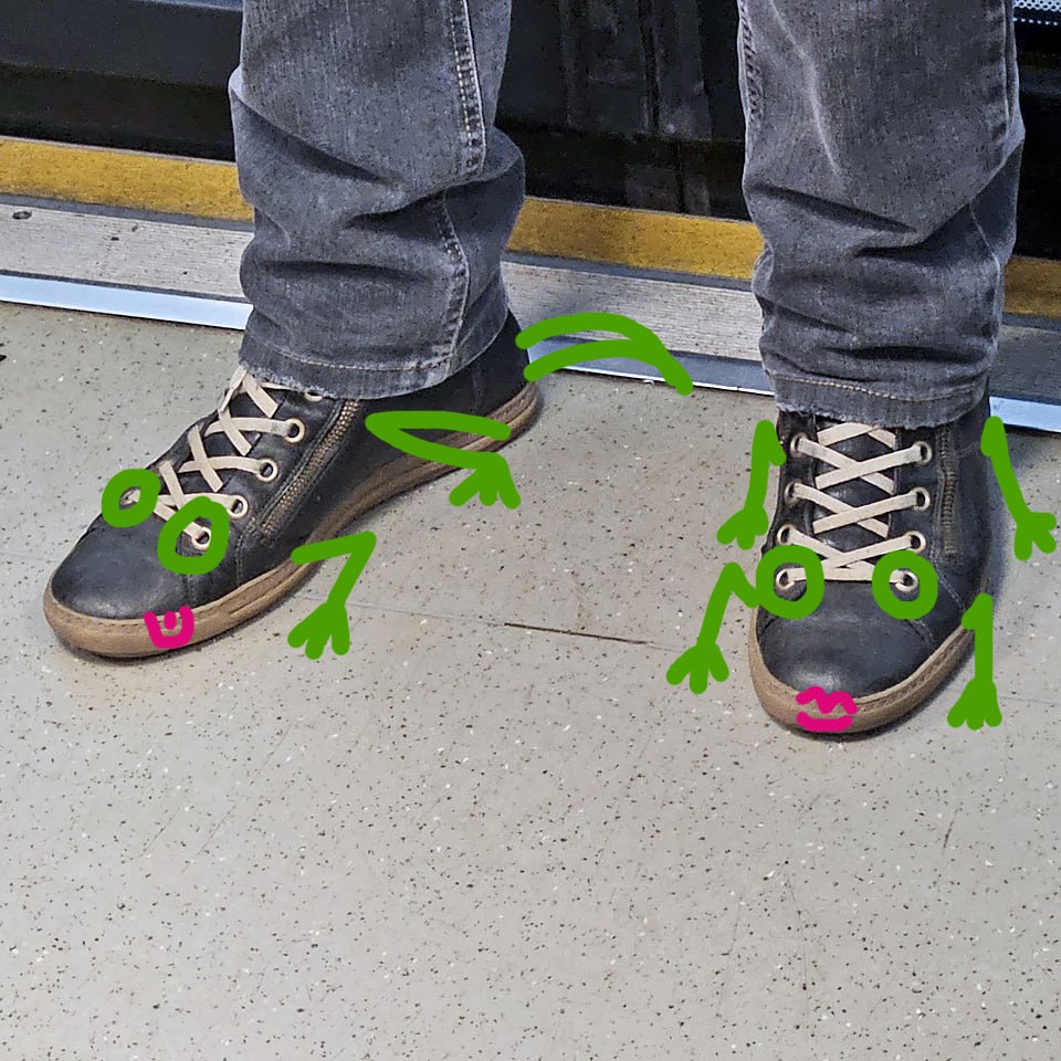 Иногда обувь напоминает мне каких-то зверушек 🐊🐊
Вот и сегодня.. | Сетка — социальная сеть от hh.ru