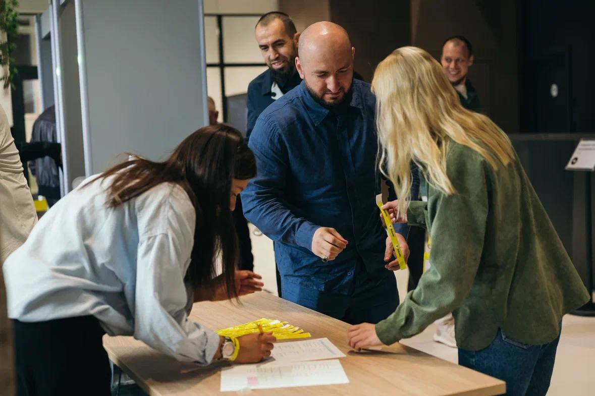 🤍 Закрытая бизнес-миссия в Т-Банке: про масштаб, принципы и профессиональную насмотренность
Бизнес-миссии — это про открытость | Сетка — социальная сеть от hh.ru