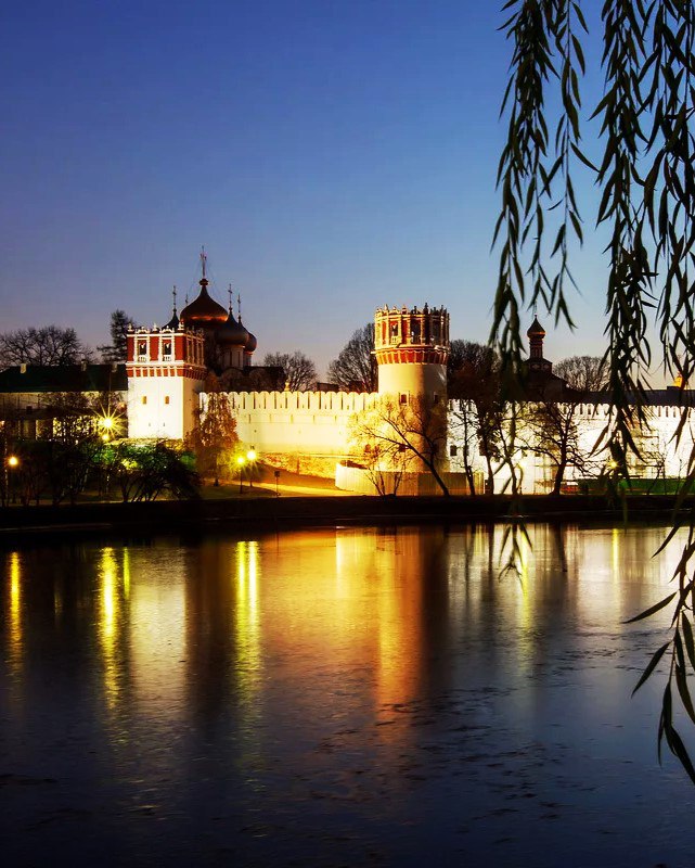 Красивые парки Москвы для вечерних прогулок😍
📍Парк Покровское-Стрешнево
📍Музей-заповедник «Коломенское»
📍Измайловский парк культуры и отдыха
📍Парк «Новодевичьи пруды»
📍Музей-усадьба «Кусково»
📍Музей-з... | Сетка — социальная сеть от hh.ru