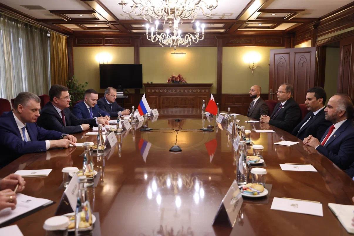 🇷🇺🇧🇭Александр Новак встретился с министром нефти и экологии Королевства Бахрейн Мохаммедом бен Мубараком бен Дейной⚡️ Стороны обсудили сотрудничество в рамках сделки ОПЕК+, условия поставок российских... | Сетка — социальная сеть от hh.ru