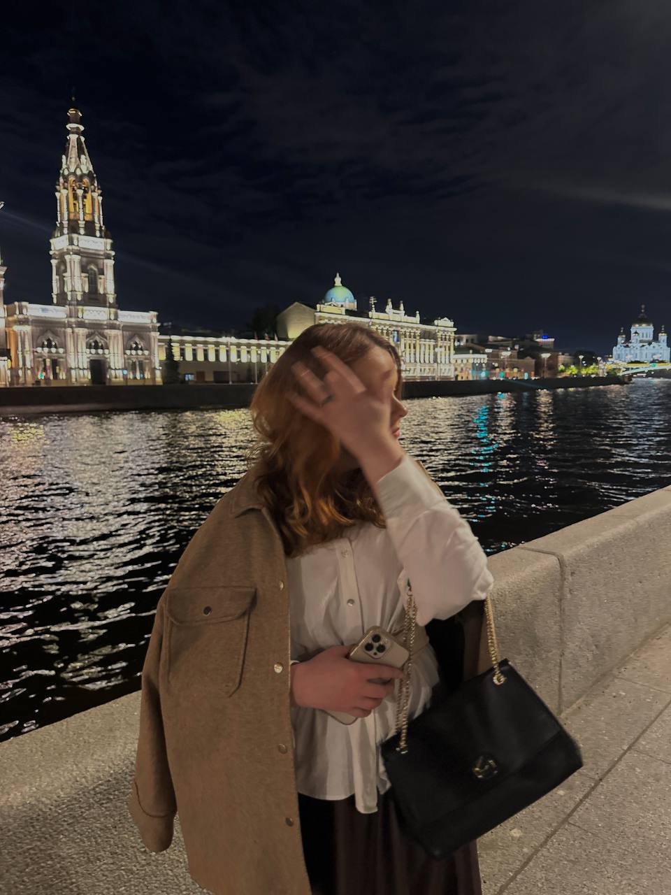 После сдачи диплома все ощущается по-другому: сезон года, улицы, на которых я раньше училась, Москва, да и если честно самоощущение немного поменялось | Сетка — социальная сеть от hh.ru