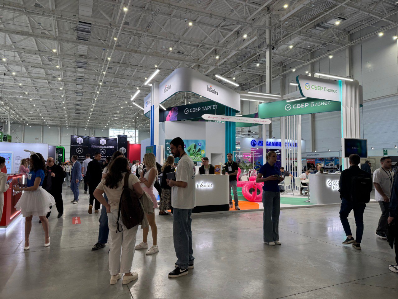 📸 Фотоотчет со второго дня ECOM Expo
Сегодня — еще одна возможность пообщаться с экспертами «Точки Качества»!
✨ Бесплатные консультации для вашего бизнеса:
✅ Анализ цифровых платформ
✅ Оптимизация bac... | Сетка — социальная сеть от hh.ru