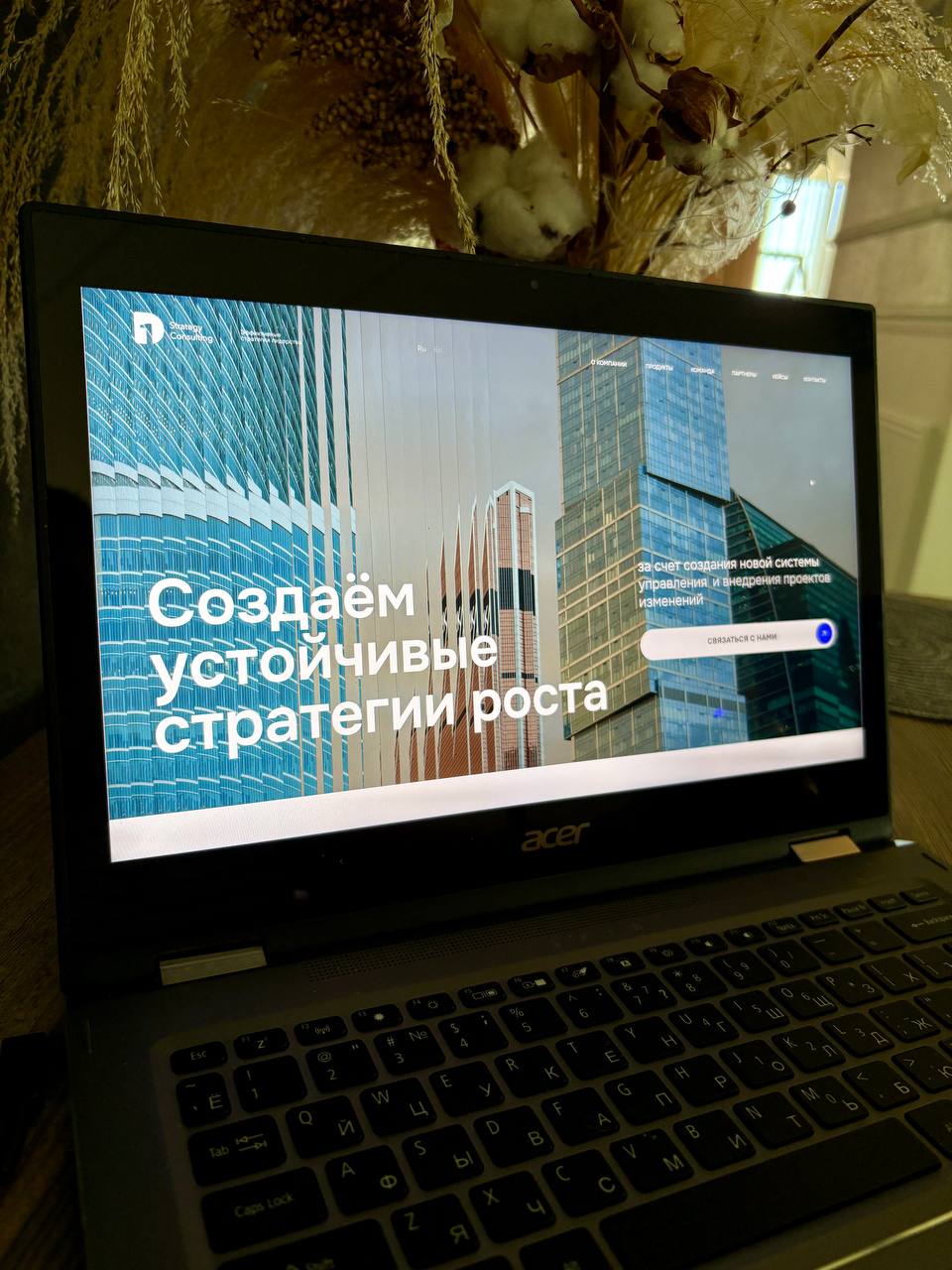 Мы всем клиентам в начале работы над дизайном делаем 5-10 сырых концептов в разных направлениях | Сетка — социальная сеть от hh.ru