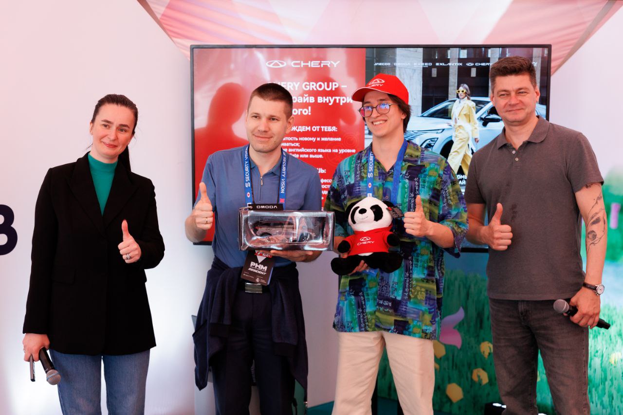 День 2 в «Шатре возможностей» 🩷
23 мая на Positive Hack Days Fest команда АНО «Развитие человеческого капитала» продолжит делиться практическими знаниями и вдохновляющими кейсами | Сетка — социальная сеть от hh.ru