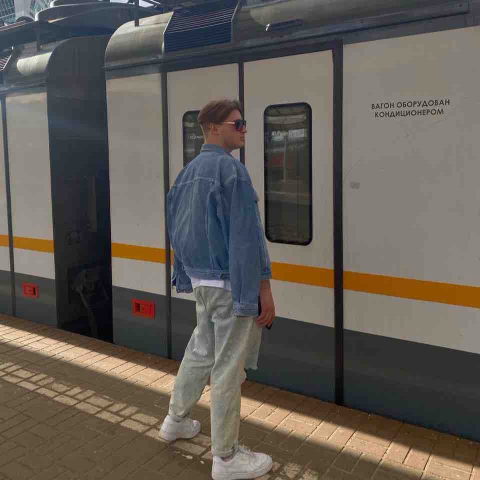 Владислав Николаев