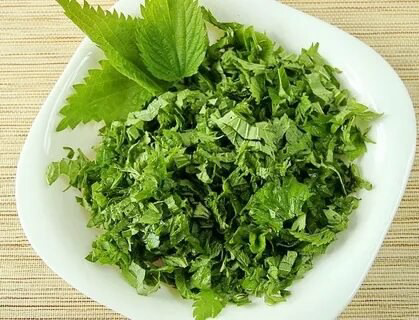 🌿 ЧТО МОЖНО ПРИГОТОВИТЬ ИЗ ПОДОРОЖНИКА? 🌿
Подорожник – не только лекарство! 🤔 Его можно использовать и в кулинарии.
🌱 Молодые листья добавляют в салаты. Они придают свежесть и немного терпкий вкус | Сетка — социальная сеть от hh.ru