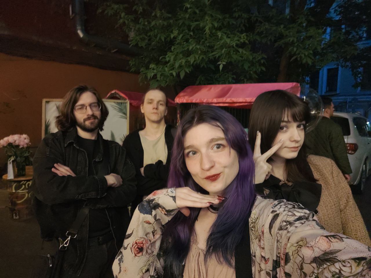 Вчера после делишек мы ещё и жоско зачиллили с друзьями ❤️
Не виделись ни с кем кроме мамы и рабочих больше месяца, так что было жизненно необходимо 🤗❤️ | Сетка — социальная сеть от hh.ru