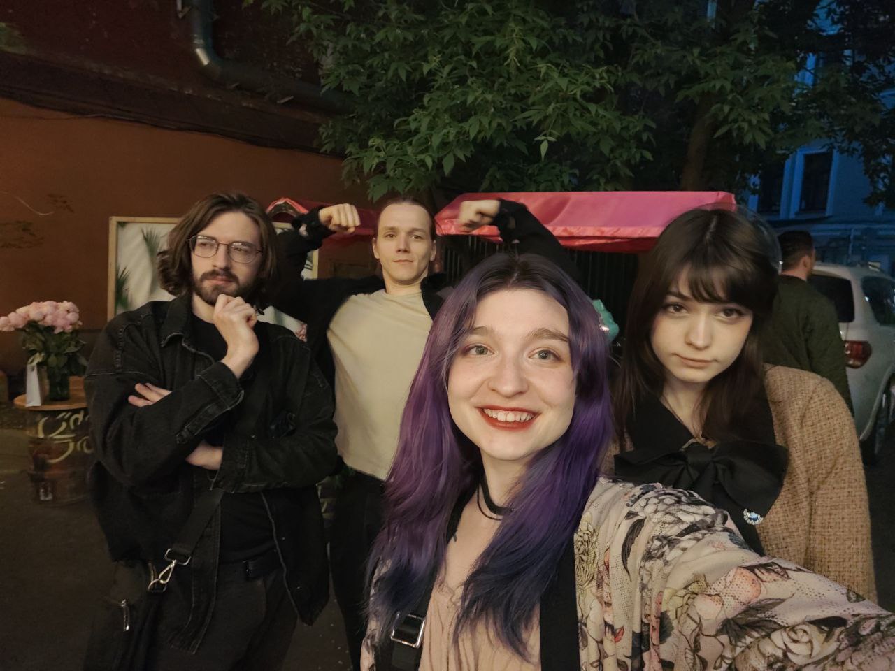 Вчера после делишек мы ещё и жоско зачиллили с друзьями ❤️
Не виделись ни с кем кроме мамы и рабочих больше месяца, так что было жизненно необходимо 🤗❤️ | Сетка — социальная сеть от hh.ru