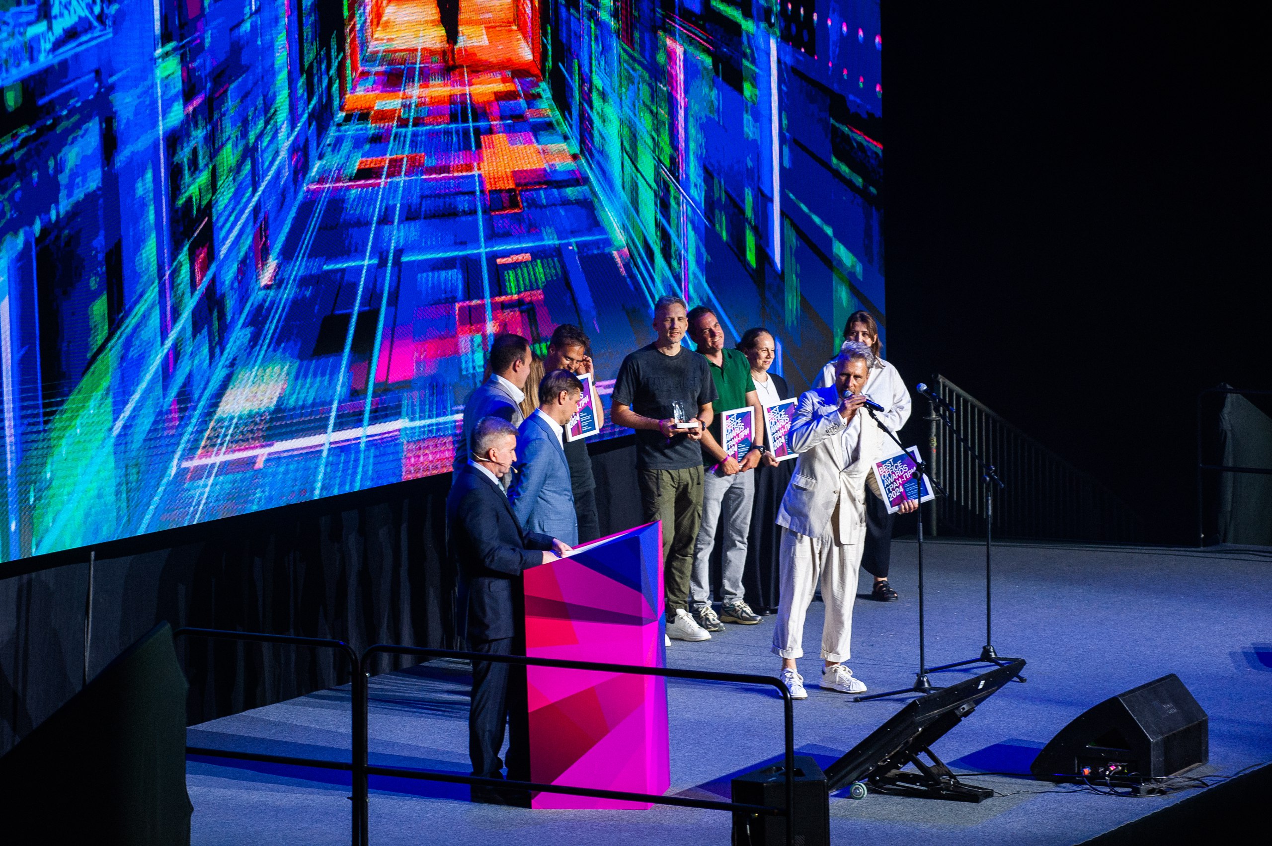 В этом году 29 и 30 мая в MTC Live Hall проект Officenext вновь соберет гостей, чтобы уже в 16 раз наградить победителей самой престижной офисной премии Best Office Awards | Сетка — социальная сеть от hh.ru