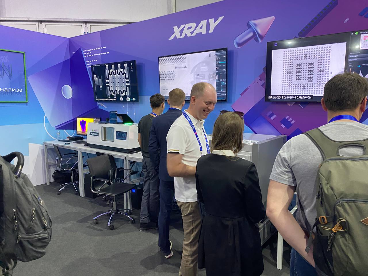 Сегодня в полном составе тусим на PHDays Fest 2025 ✋
Первое, что добыли — интерактивный бейдж от Positive Labs. Мы про него подробнее расскажем через пару недель.
#PHDaysFest | Сетка — социальная сеть от hh.ru