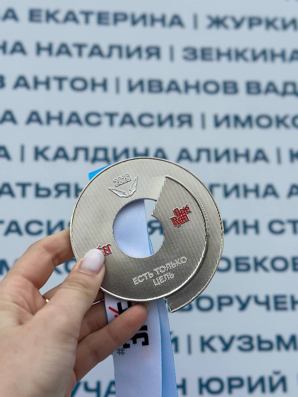 А ещё смотрите, какая крутотень!
Стена со всееееми участниками из Самары.
Крутой такой интерактив, все ищут себя 🔥 | Сетка — социальная сеть от hh.ru