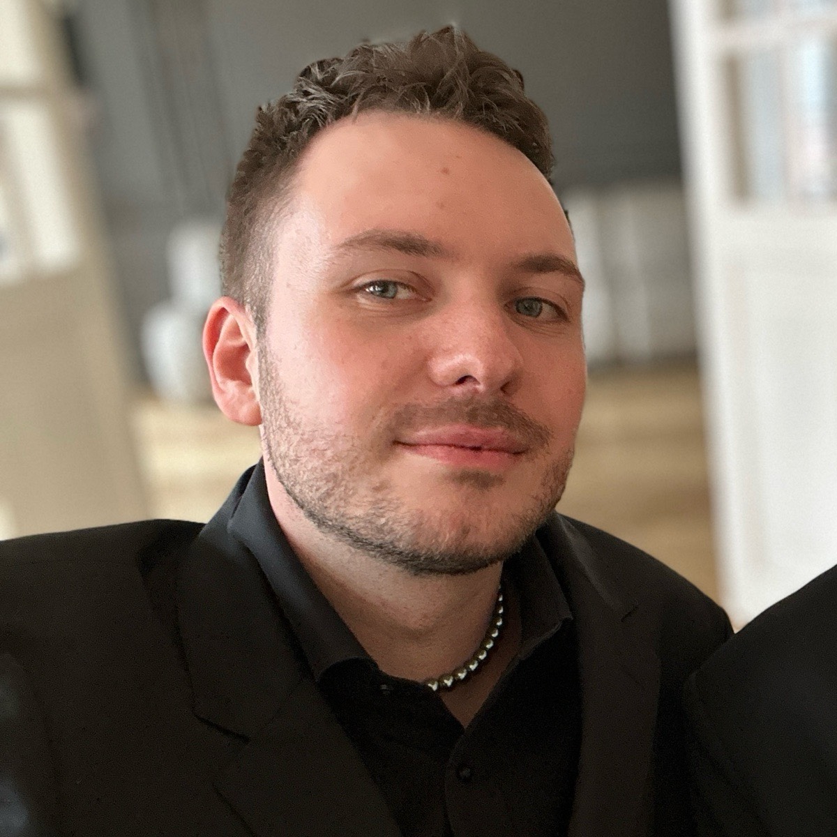 Максим Лещев