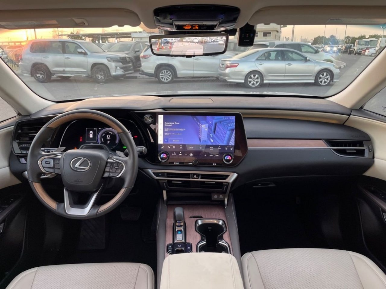 ❤️ Японский премиум из ОАЭ — Lexus RX350h
Пробег — 5.600 км
Год выпуска — 2023
Двигатель — гибрид 2.5 л, 240 л | Сетка — социальная сеть от hh.ru