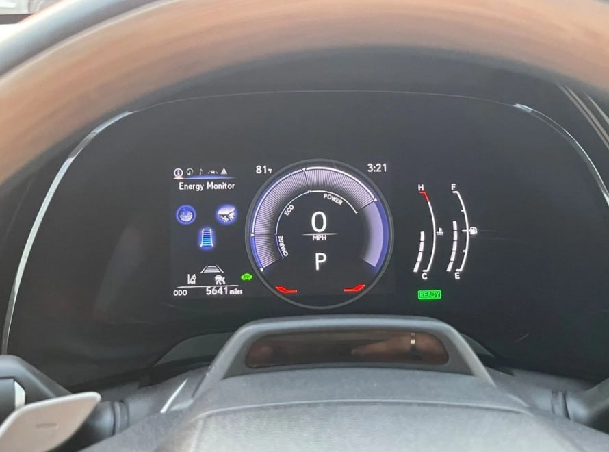 ❤️ Японский премиум из ОАЭ — Lexus RX350h
Пробег — 5.600 км
Год выпуска — 2023
Двигатель — гибрид 2.5 л, 240 л | Сетка — социальная сеть от hh.ru