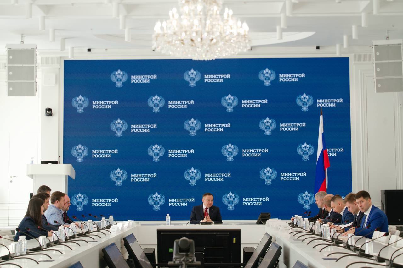 Глава Минстроя России Ирек Файзуллин провел совещание по вопросу капремонта здания Президиума РАН
🏗️В настоящее время в здании проводится капитальный ремонт и замена покрытия стилобата | Сетка — социальная сеть от hh.ru