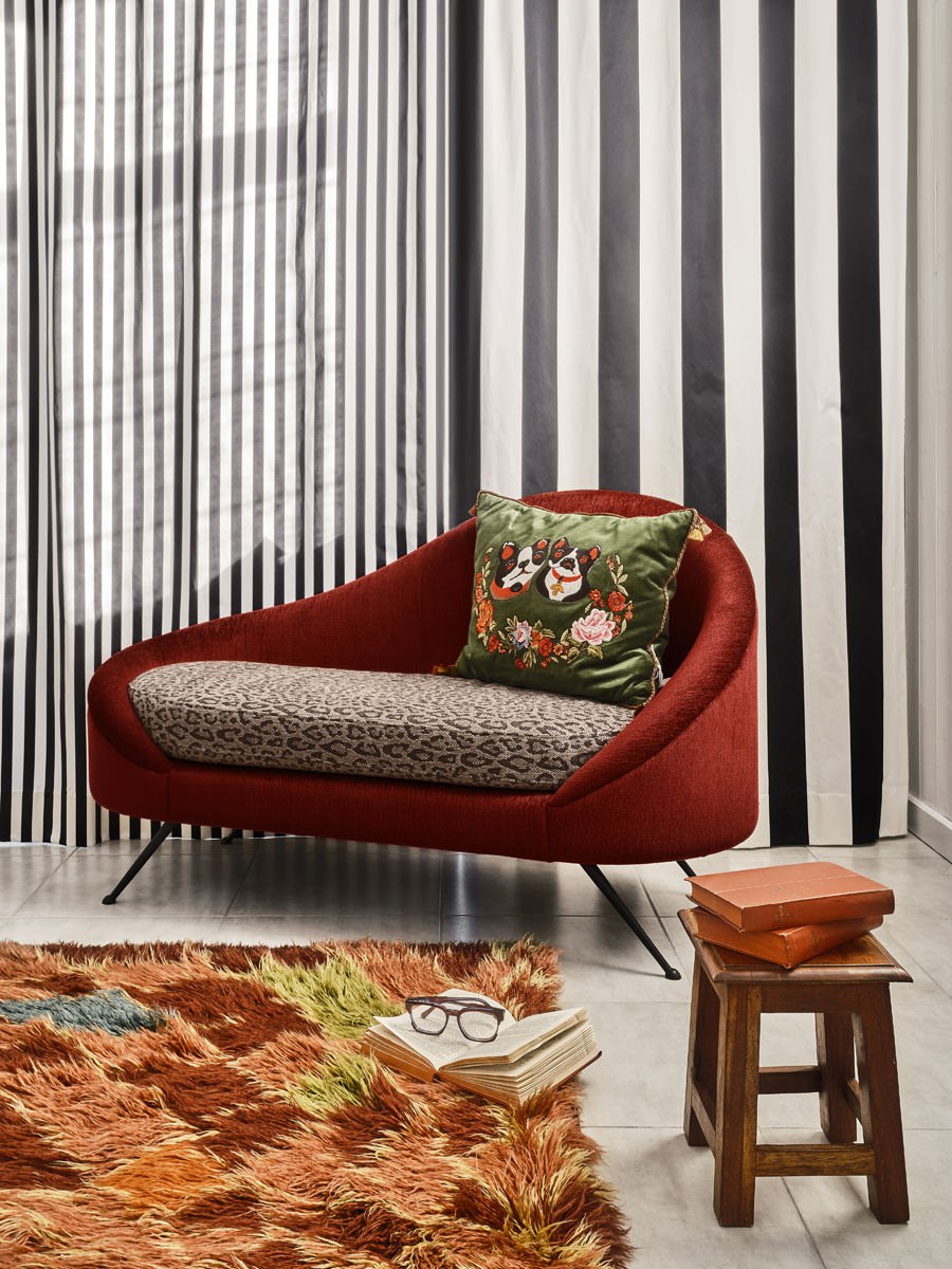 Дизайнер Виолетта Долгова пригласила журнал WA отснять загородный дом, где они вместе с хозяйкой, ко всеобщему восторгу, злоупотребили леопардом, зеброй, котиками и цветным мехом | Сетка — социальная сеть от hh.ru