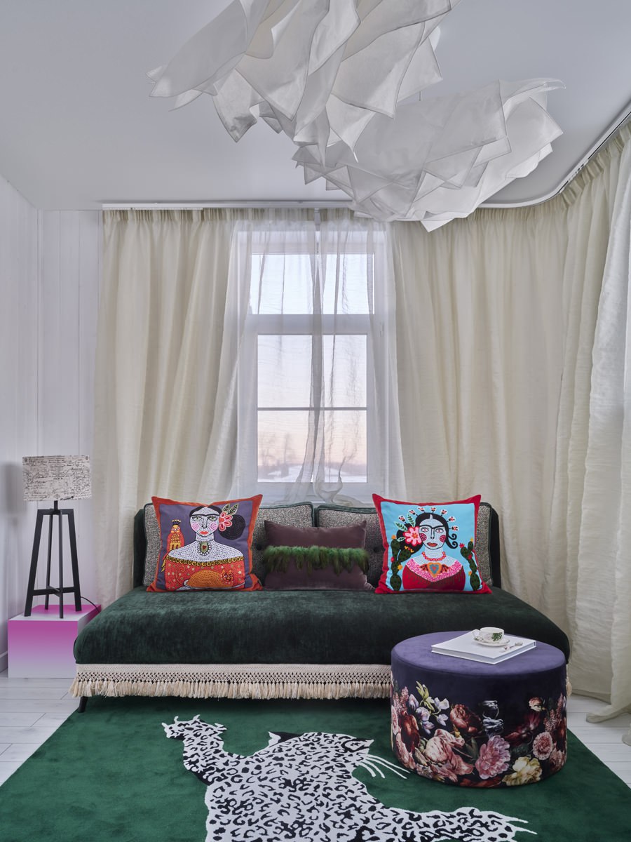 Дизайнер Виолетта Долгова пригласила журнал WA отснять загородный дом, где они вместе с хозяйкой, ко всеобщему восторгу, злоупотребили леопардом, зеброй, котиками и цветным мехом | Сетка — социальная сеть от hh.ru