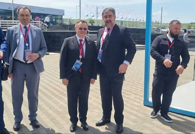 Глава Минстроя России Ирек Файзуллин в рамках рабочей поездки в Ставропольский край осмотрел выставочную экспозицию Кавказского инвестиционного форума
▶️На выставке представлены достижения в сферах пр... | Сетка — социальная сеть от hh.ru