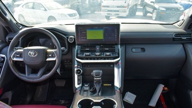 ❤️ Вечная классика — Land Cruiser 300
Пробег — 10 км
Год выпуска — 2025
Двигатель — дизель 3.3 л, 299 л.с
Привод — полный
Модификация — VXR 3 | Сетка — социальная сеть от hh.ru